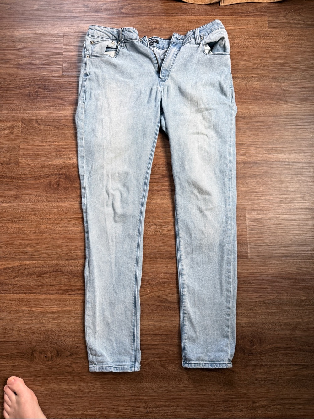 Elwood Slim Fit Men's Jeans in Light Blue Denim